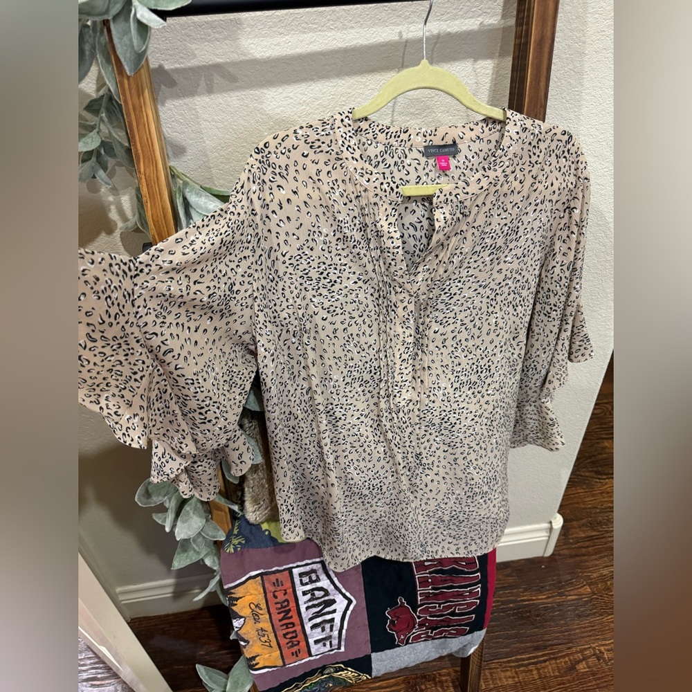 Plus Size leopard print v neck 3/4 ruffle sleeve Henley blouse